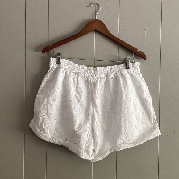 Aerie eyelet embroidered shorts size L - Picture 2 of 9